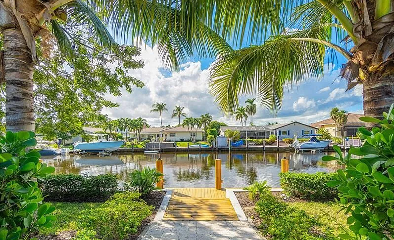 90ft High-Amp Yacht Slip for Rent Lighthouse Point photo 1