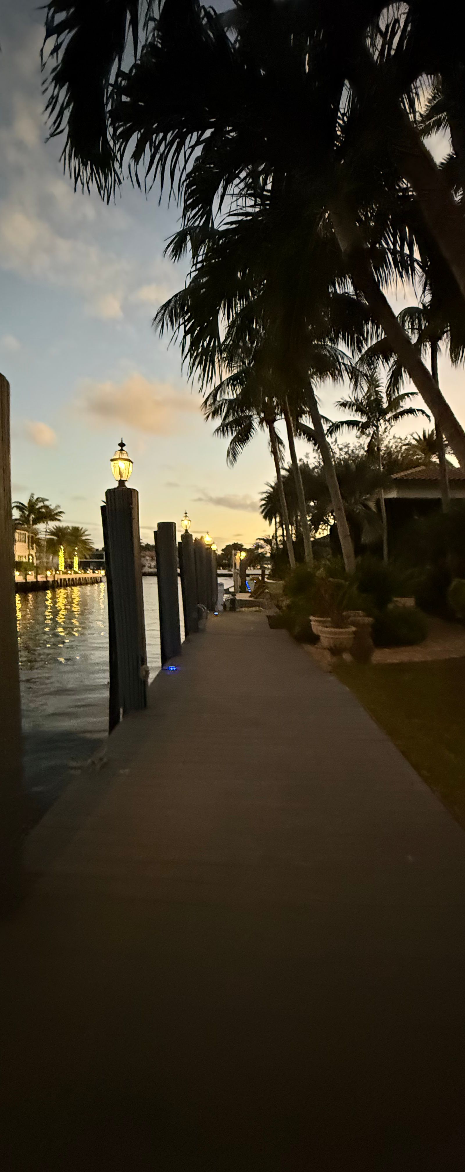 120ft Liveaboard Superyacht Slip for Rent Fort Lauderdale photo 1